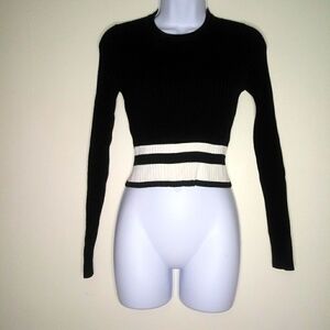 Forever 21 black and white Ribbed Cropped sweater